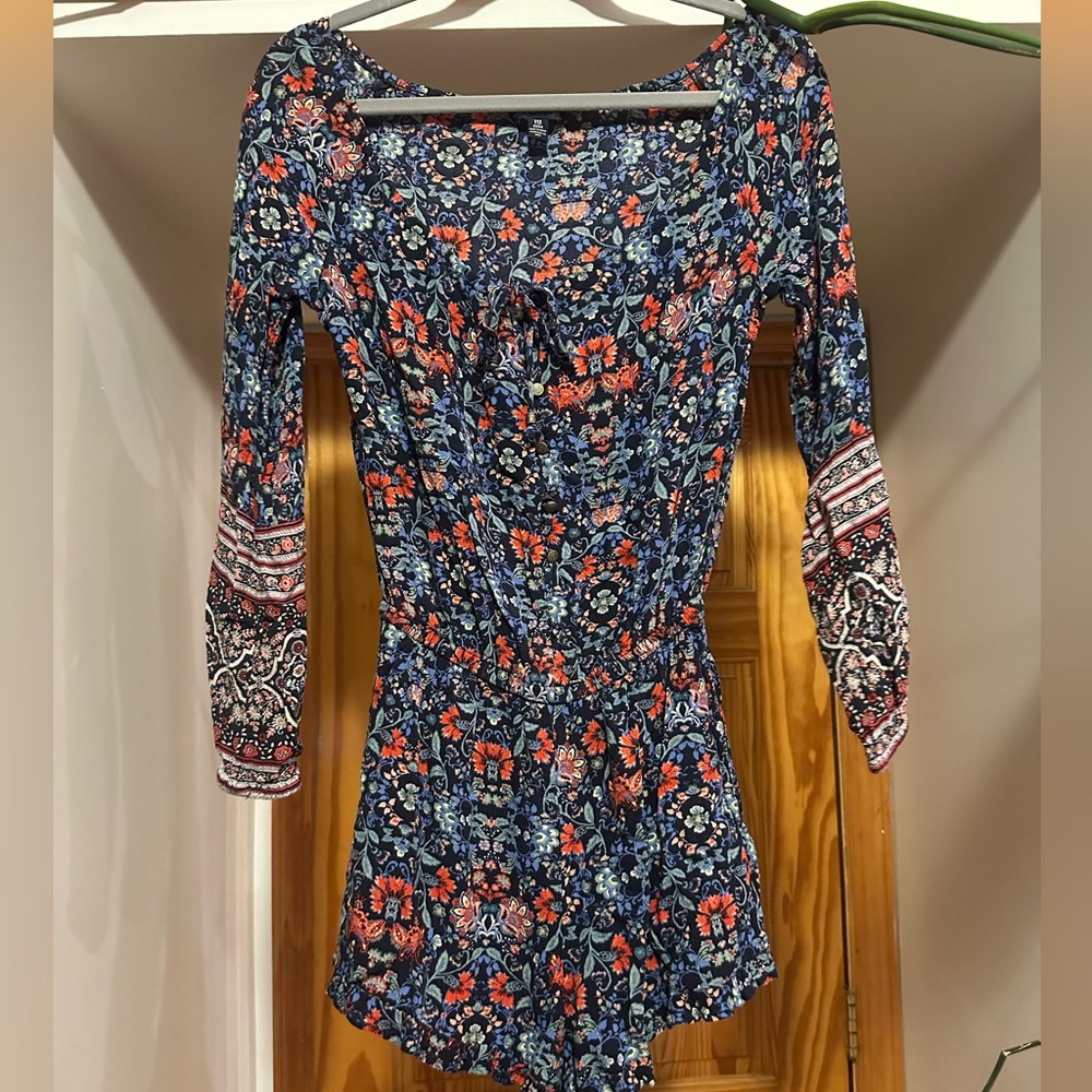 American Eagle Floral Romper Size XXS Runs Big